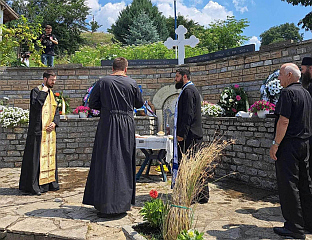 У БЕОГРАДУ И ВЕЛИКОЈ ХОЧИ ОБИЉЕЖЕНА ГОДИШЊИЦА ПОЧЕТКА МАСОВНЕ ОТМИЦЕ СРБА У ОРАХОВАЧКОЈ ОПШТИНИ