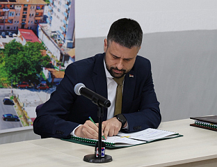 ПОТПИСИВАЊЕ УГОВОРА О ДОДЈЕЛИ СРЕДСТАВА ЗА КУЛТУРНО-СПОРТСКИ ЦЕНТАР У МОСТАР