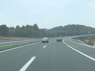 УМЈЕРЕНА ФРЕКВЕНЦИЈА ВОЗИЛА, ПОЈАЧАНА У ГРАДСКИМ ЦЕНТРИМА
