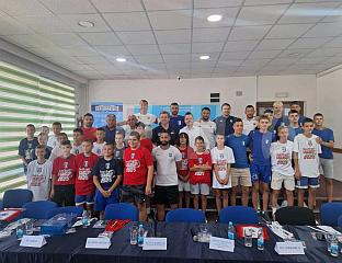 "ФУДБАЛ ФРЕНДС" ПОЧИЊЕ СУСРЕТОМ РУМУНА И МАКЕДОНАЦА