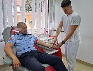 У АКЦИЈИ ДАВАЊА КРВИ 40 ПОЛИЦАЈАЦА