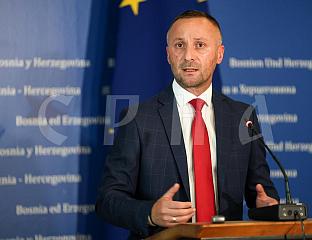 ЗА КУПОВИНУ ЗГРАДЕ УИО СВЕ ПО ПРОЦЕДУРАМА, АЛИ НЕКИ ЖЕЛЕ ДА ПРАВЕ ПОЛИТИЧКУ ПРИЧУ