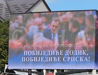 БИЛБОРДИ ПОДРШКЕ ПРЕДСЈЕДНИКУ ДОДИКУ У ДОБОЈУ И ТЕСЛИЋУ