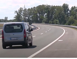 НЕСМЕТАНО ОДВИЈАЊЕ САОБРАЋАЈА, ЧЕКА СЕ НА ДВА ГРАНИЧНА ПРЕЛАЗА