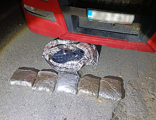 ПРОНАЂЕНО ПЕТ КИЛОГРАМА МАРИХУАНЕ, УХАПШЕНО ЛИЦЕ ИЗ ГРАЧАНИЦЕ