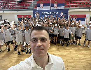 У ВРЊАЧКОЈ БАЊИ СВЕЧАНО ОТВОРЕН СПОРТСКО-ОБРАЗОВНИ КАМП ЗА СРПСКУ ДЈЕЦУ ИЗ ДИЈАСПОРЕ И РЕГИОНА