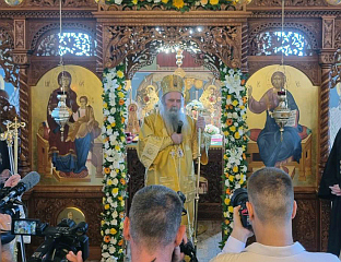 МИТРОПОЛИТ ФОТИЈЕ: УРУЧЕЊЕ ЧЕСТИЦА МОШТИЈУ СВЕТОГ НИКОЛАЈА ЖИЧКОГ - ВЕЛИКИ ДАН ЗА ТЕСЛИЋ
