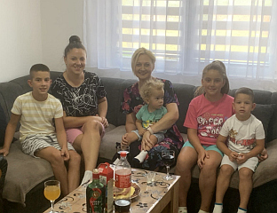 ЗА ПОДРШКУ НЕЗАПОСЛЕНОМ РОДИТЕЉУ ЧЕТВОРО И ВИШЕ ДЈЕЦЕ МЈЕСЕЧНО 5,7 МИЛИОНА КМ