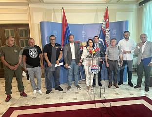 НЕТРАНСПАРЕНТНО И НЕОДГОВОРНО ПОСТУПАЊЕ СТАНИВУКОВИЋА У ВЕЗИ СА ЦЕНТРАЛНИМ СПОМЕН-ОБИЉЕЖЈЕМ