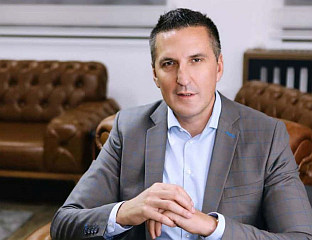 ЕЛЕК ПОЗВАО ИЗРАЕЛСКЕ ТУРИСТЕ ДА БЕСПЛАТНО БОРАВЕ НА ЈАХОРИНИ ДОК ЧЕКАЈУ ПАСОШЕ