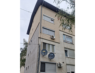 ИНСПЕКTОР ПОГИНУО ПРИ ПАДУ СА ТРЕЋЕГ СПАРАТА НАКОН ПОКУШАЈА ПЉАЧКЕ