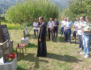 FLOWERS LAID AT SITE OF SERB SUFFERING IN AUGUST 1941