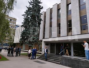 ПРОЛОНГИРАН ПОЧЕТАК СЈЕДНИЦЕ ЗБОГ  ДОЈАВЕ О ЕКСПЛОЗИВНОЈ НАПРАВИ