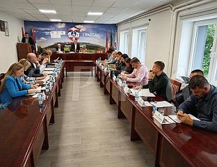 УСВОЈЕНА ДЕКЛАРАЦИЈА САВЕЗА ОПШТИНА И ГРАДОВА, БЕЗ ПОДРШКЕ ОДБОРНИКА СДС-а