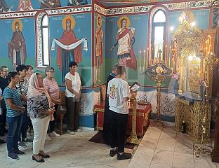 МНОГОБРОЈНИ ВЈЕРНИЦИ ПОКЛОНИЛИ СЕ ИКОНИ БОГОРОДИЦЕ ТРОЈЕРУЧИЦЕ