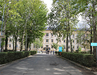 КОНКУРС ЗА ДОДЈЕЛУ НОВЧАНИХ НАГРАДА НАСТАВНИЦИМА И САРАДНИЦИМА