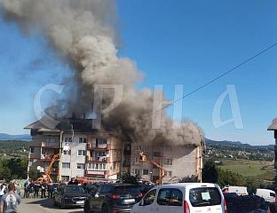 ВАТРА НА ЗГРАДИ УГАШЕНА, ОЧЕКУЈЕ СЕ УВИЂАЈ
