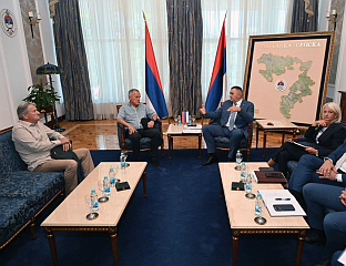 ПОЧЕО САСТАНАК МИНИЋА СА ПРЕДСТАВНИЦИМА ЗАНАТСКО-ПРЕДУЗЕТНИЧКЕ КОМОРЕ