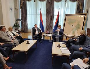МИНИЋ ПОЧЕО КОНСУЛТАЦИЈЕ СА ПРЕДСТАВНИЦИМА САВЕЗА СИНДИКАТА