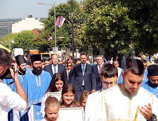 ПРОСЛАВА ПОЧЕЛА ЛИТУРГИЈОМ, ЛИТИЈОМ И ПАРАСТОСОМ ЗА 608 ПРИПАДНИКА ВРС