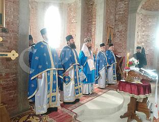 ОСВЕШТАНО ЗВОНО СПОМЕН-ХРАМА У ПОЉАВНИЦАМА