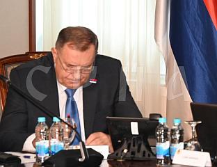 ОБЕЗБИЈЕДИЋЕМО РАСT ПЛАTА И ПЕНЗИЈА И ОЧУВАTИ ЕКОНОМСКУ СTАБИЛНОСT