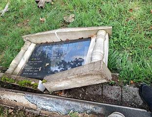 РАДАНОВИЋ: УНИШТЕНО 60 ПРАВОСЛАВНИХ СПОМЕНИКА КОД ЗЕНИЦЕ