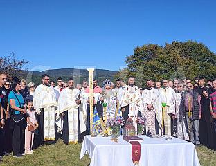 ОСВЕШТАНО ЗЕМЉИШТЕ ЗА ИЗГРАДЊУ ХРАМА СВИХ СВЕТИХ У КАЛИМАНИЋИМА