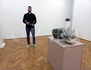 ОТВОРЕНА ИЗЛОЖБА СКУЛПТУРА МАТИЈЕ РАДОВИЋА ИЗ ПОДГОРИЦЕ