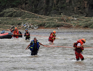 НАЈМАЊЕ 14 ПОГИНУЛИХ НАКОН ПУЦАЊА БРАНЕ