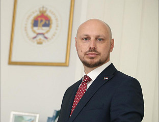 ПЕТКОВИЋ: НЕ ПРИХВАТАМО ДА СТРАНЦИ ДОНОСЕ ОДЛУКЕ И НАМЕЋУ ЗАКОНЕ