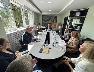 ЈУЈИЋЕВА И ЧАБРИЋЕВА РАЗГОВАРАЈУ СА АВДАЛОВИЋЕМ И СЈЕРАНОМ