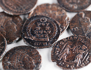 ПРОНАЂЕНА 22 БРОНЗАНА НОВЧИЋА СТАРА 1.600 ГОДИНА