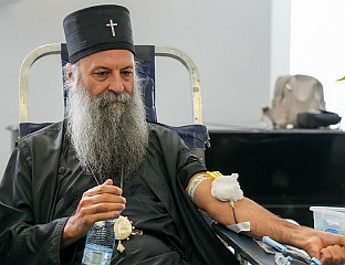 ПАТРИЈАРХ ПОРФИРИЈЕ У АКЦИЈИ ДОБРОВОЉНОГ ДАВАЊА КРВИ