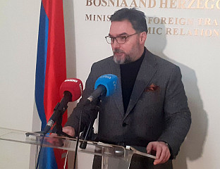 КОШАРАЦ: КОНАКОВИЋ ЈЕ ШМИТОВ СЛУГА, НЕЋЕМО ДОЗВОЛИТИ ДЕЛЕГИТИМИСАЊЕ СРПСКОГ НАРОДА