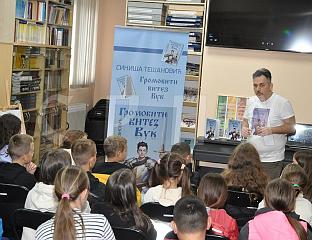 ПРЕДСТАВЉЕН РОМАН "ГРОМОВИТИ ВИТЕЗ ВУК" СИНИШЕ ТЕШАНОВИЋА