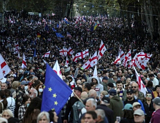 ДЕМОНСТРАНТИ УПАЛИ У ДВОРИШТЕ ПРЕДСЈЕДНИЧКЕ РЕЗИДЕНЦИЈЕ