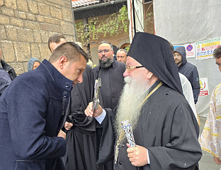 ГОГАНОВИЋ ПРИСУСTВУЈЕ ЛИТУРГИЈИ ПОВОДОМ ПРАЗНИКА СВЕTЕ TЕКЛЕ У СTАРОЈ ЦРКВИ