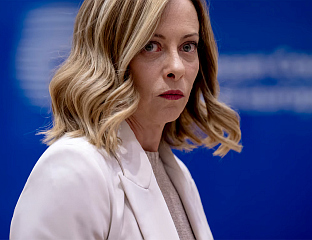 МЕЛОНИЈЕВУ И МИНИСТРЕ ТУЖИЛИ ХАГУ