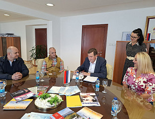 МИТРОВИЋ ПОТПИСАО ПРВЕ УГОВОРЕ О ДОДЈЕЛИ ПОДСТИЦАЈА ЗА МАЛА И СРЕДЊА ПРЕДУЗЕЋА