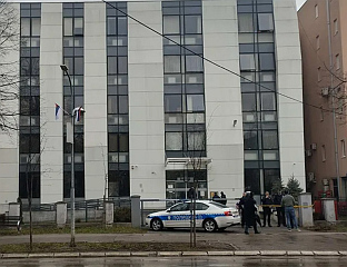 СИМИЋИМА ПРИТВОР ЗБОГ НАПАДА И НАНОШЕЊА ПОВРЕДА ПОЛИЦАЈЦИМА