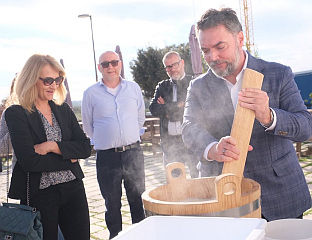 КОШАРАЦ ПРИСУСТВОВАО ПРЕЗЕНТАЦИЈИ ПРОИЗВОДЊЕ МОЦАРЕЛЕ У ОКОЛИНИ БАРИЈА