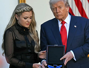 ТРАМП ПОСТХУМНО ОДЛИКОВАО ЧАРЛИЈА КИРКА