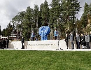 ПОЧЕЛА СВЕЧАНОСТ ПОВОДОМ ОТКРИВАЊА СПОМЕНИКА СТВАРОЦИМА И БРАНИОЦИМА РЕПУБЛИКЕ СРПСКЕ