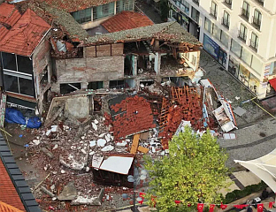 СРУШИЛА СЕ ЗГРАДА У ИСТАНБУЛУ