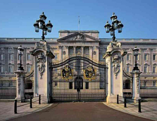 КРАЉ ЧАРЛС ПОКРЕНУО ПРОЦЕДУРУ УКИДАЊА ТИТУЛА ПРИНЦУ ЕНДРУУ