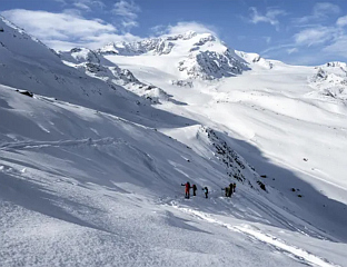 ПОГИНУЛА ТРОЈИЦА СКИЈАША У ЛАВИНИ, ДВА НЕСТАЛА