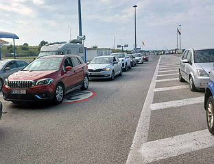 ДУЖА ЧЕКАЊА НА ПРЕЛАЗИМА КА СРБИЈИ И ХРВАТСКОЈ