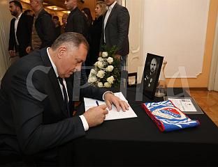 ДОДИК СЕ УПИСАО У КЊИГУ ЖАЛОСТИ ПОВОДОМ СМРТИ МЛАДЕНА ЖИЖОВИЋА