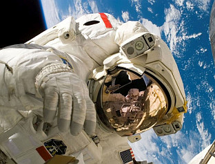 АСТРОНАУТИ НЕ МОГУ НА ЗЕМЉУ ЗБОГ ОШТЕЋЕЊА СВЕМИРСКОГ БРОДА